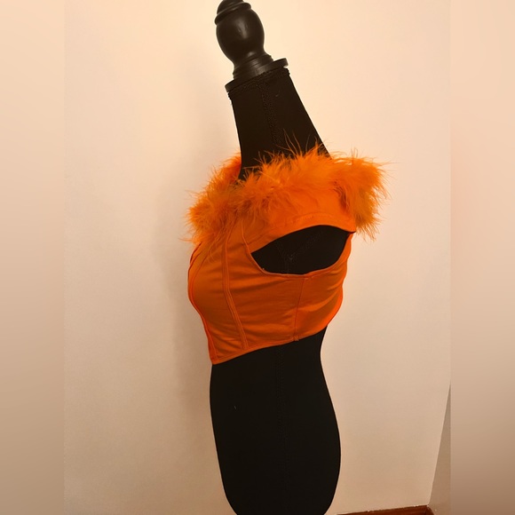 SHEIN SXY Fuzzy Trim Off Shoulder Asymmetrical Hem Crop Tee - Picture 5 of 8